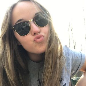 Meet your Posher, Stephanie